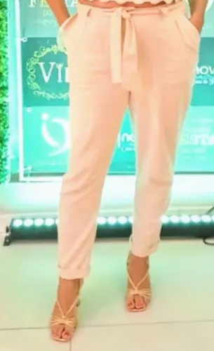 Calça de tecido leve 
