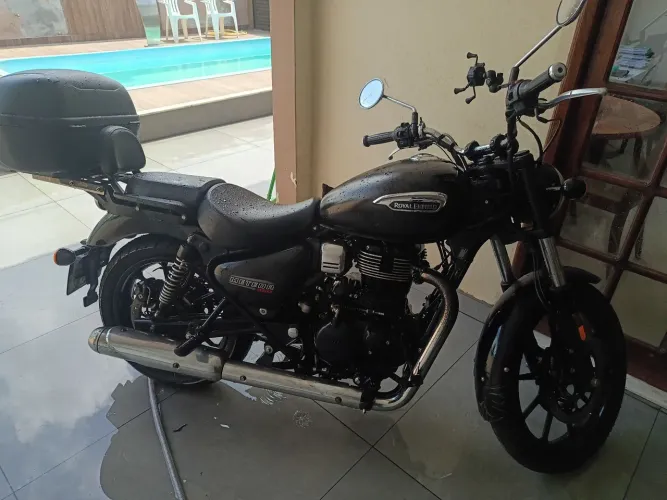 Linda motocicleta, Royal enfield 350,  2025 preto fosco