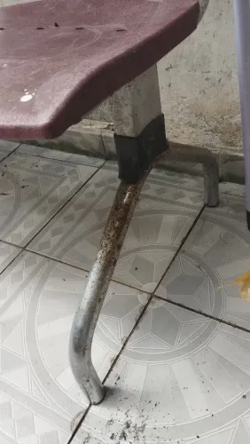 Cadeiras de metal