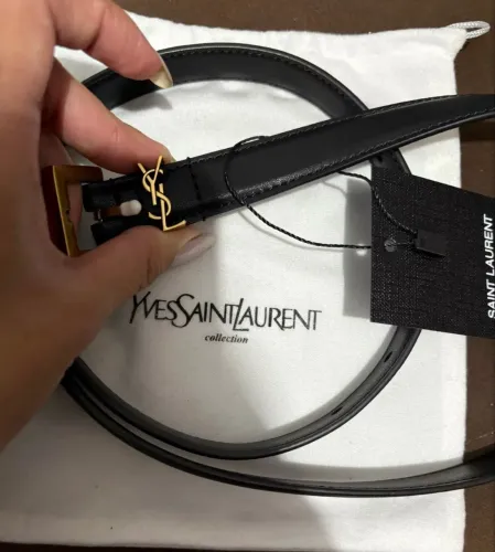 Cinto Yves saint laurent preto com fivela dourada 80 cm