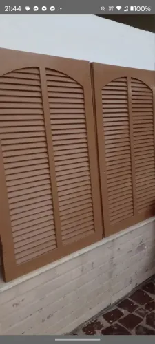 Janelas de madeira maciça