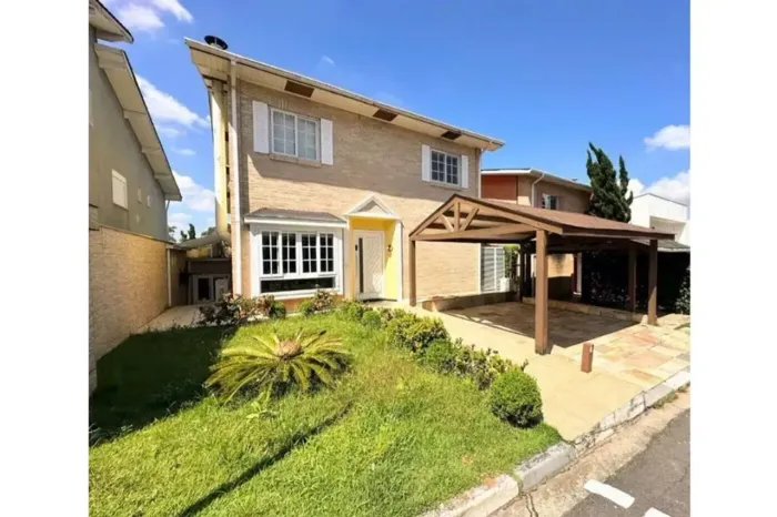 Alugue Casa de Condomínio atrás do shopping Granja Vianna com 4 quartos no Bosque do Viann