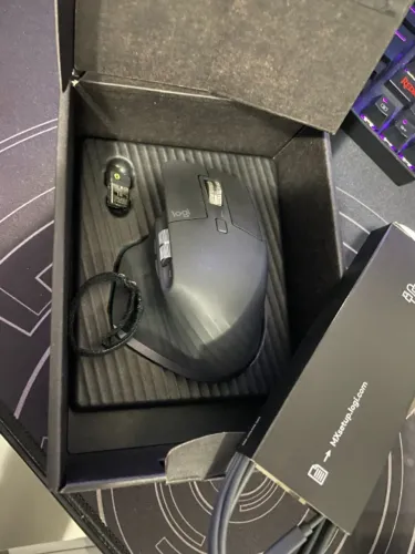 Mouse Logitech MX Master 3S - Bluetooth até 3 disp. com adaptador wire também