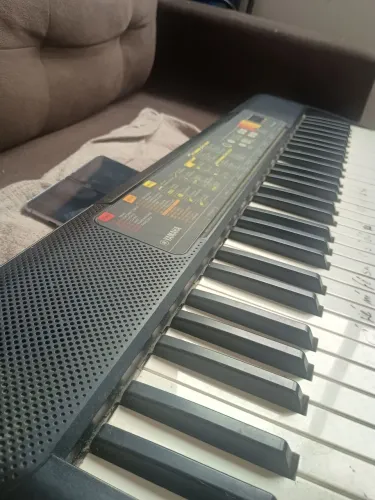 TECLADO YAMAHA