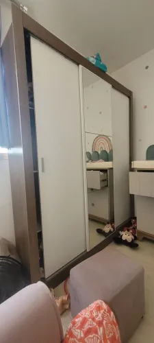 Guarda roupa com porta de correr