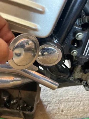 Tampinha que vai chassis Yamaha V Max 1200