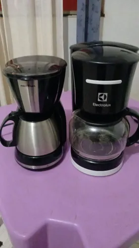 Cafeteiras grande por 70$ e a menor por 40$