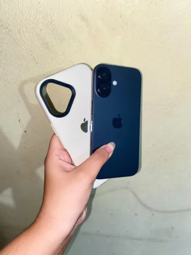 iPhone 16, semi novo. Comprado na loja, acompanha nota fiscal e caixa