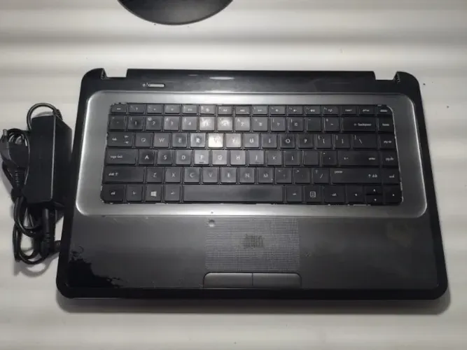 Notebook sem tela HD 500GB Memória 4GB + carregador R$300
