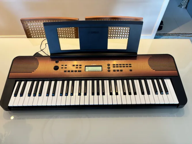 Teclado Yamaha PSR-E360MA