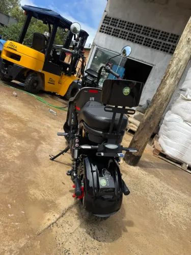 Motinha elétrica scooter G3 com cadeirinha para criança