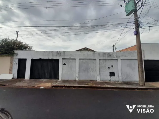 CASA À VENDA, 03 QUARTOS, 01 SUÍTE, 01 VAGA, CONJUNTO CÁSSIO REZENDE