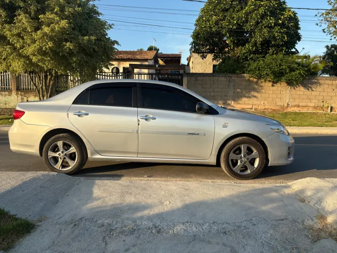 Toyota Corolla GLI 1.8 Flex 16V Mec. 2012