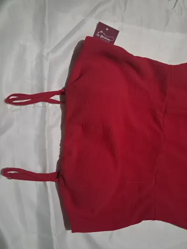 Vendo vestido vermelho pelo valor que comprei , novo na etiqueta .