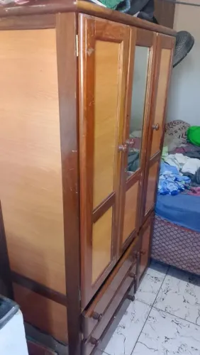 Guarda roupa usado mas porém bem conservado 