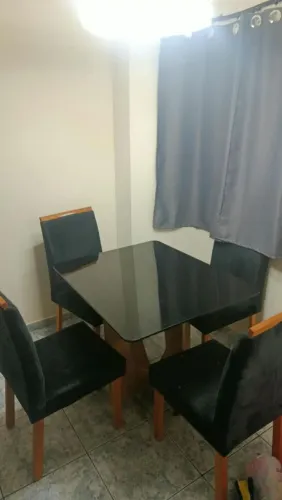VENDO MESA 4 LUGARES COM VIDRO TEMPERADO