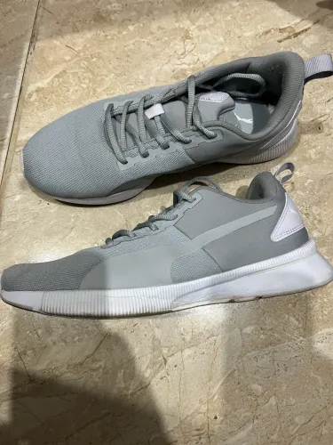 Tênis Puma Flyer Runner Cinza com lilás 
