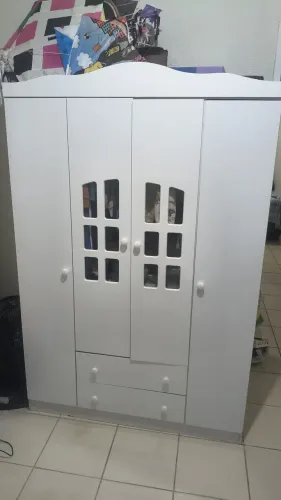 Doace guarda roupa.crianca
