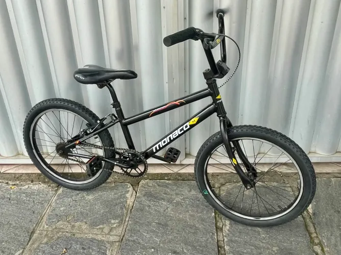 Bicicleta aro 20 Cross semi nova