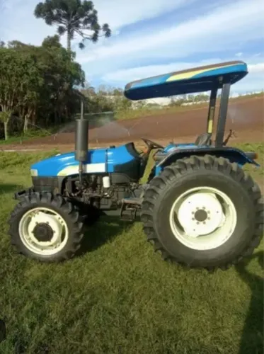 Trator new holland 