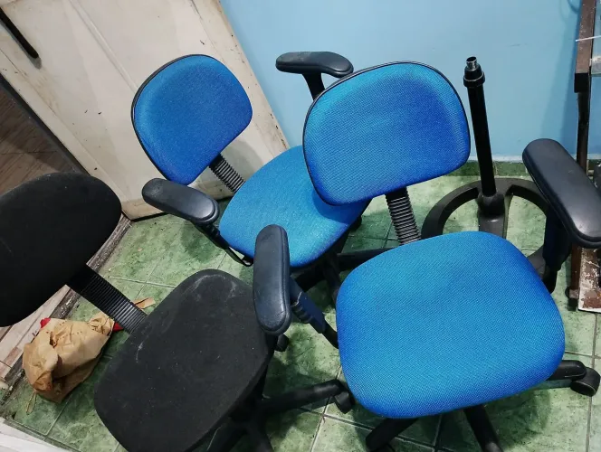 Cadeira para escritório (são as 3 cadeiras por este valor )