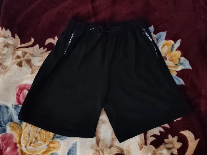 Bermuda Tactel GG Preta com Bolso com Zíper Semi Nova