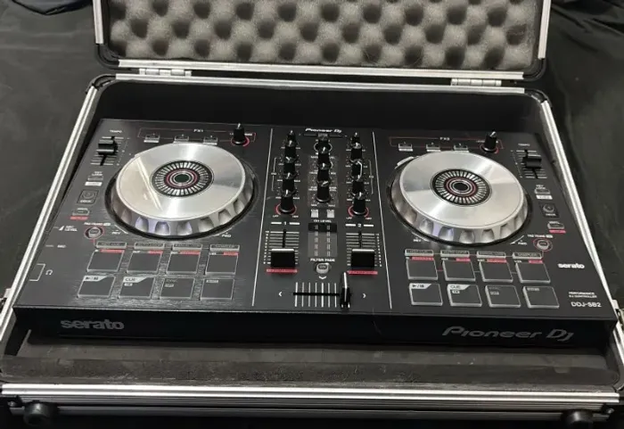 Controlador De Dj Pioneer Ddj-sb2 Preto De 2 Canais + Case
