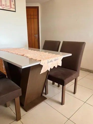 Mesa de Jantar 120x80cm com Tampo de Vidro com 4 Cadeiras