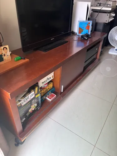 Rack de Madeira com porta de correr e 3 gavetas