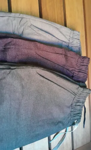 (PROMOÇÃO) Bermuda Jeans Sarja Vinho Tamanho 46 Detalhado 98% Algodão (NOVA)