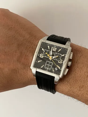 Relógio Tissot Quadrato Chronograph Quartz