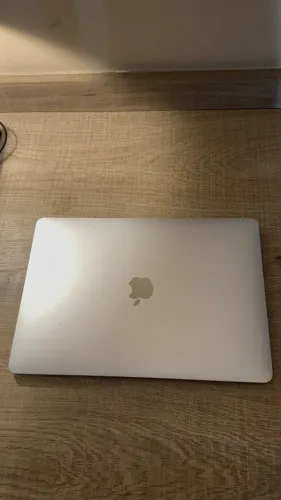MacBook M1 8gb 256gb aceito cartao entrego dependendo do local.