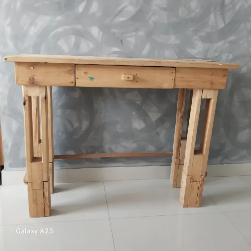 Mesa escrivaninha rústica de palet
