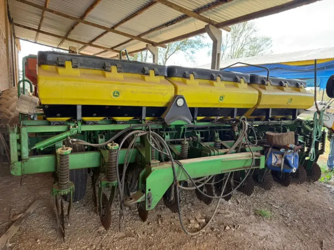 Plantadeira John Deere Vacumeter 11 linhas 