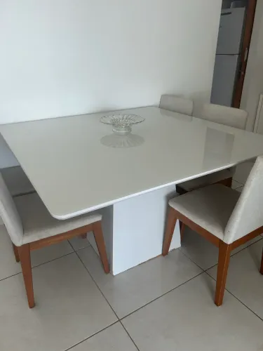 Mesa de Jantar com 6 cadeiras