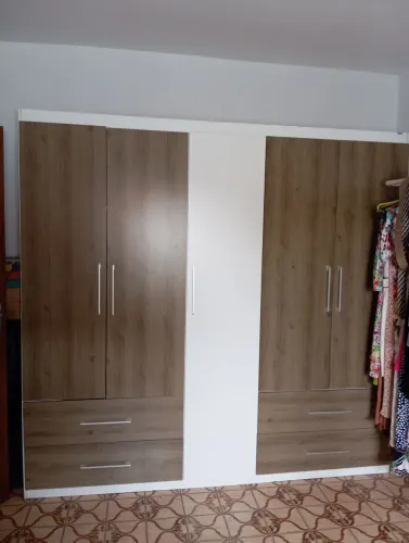 Guarda roupa grande