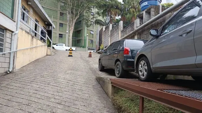 Galpão com salas comerciais no jaguaré São Paulo com 400 mts2. de área construida E 530 mt