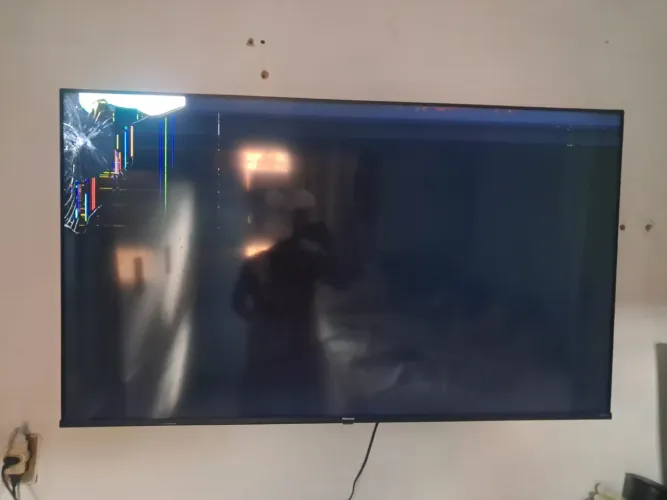 Vendo TV Hisense 58A6K TELA QUEBRADA <br><br>Tecnologia: DLED 4<br><br>50/60Hz<br><br>MODELO: 58A6K