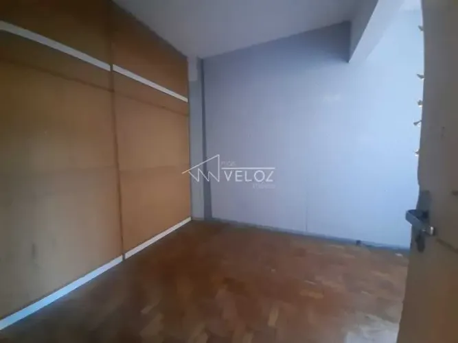 Apartamento - / Residencial / Glória