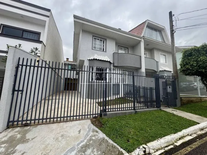 Sobrado com 1 dormitório, 1 Suíte, 180,81 m², à venda por R$ 925.000 - Xaxim, Curitiba (PR