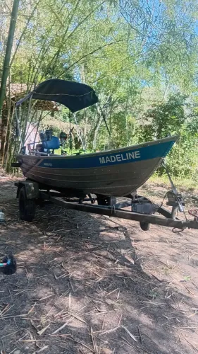 Conjunto barco aluminio 4,20m Mercury 15 hp Super carreta rodov sonar GPS motor auxiliar.