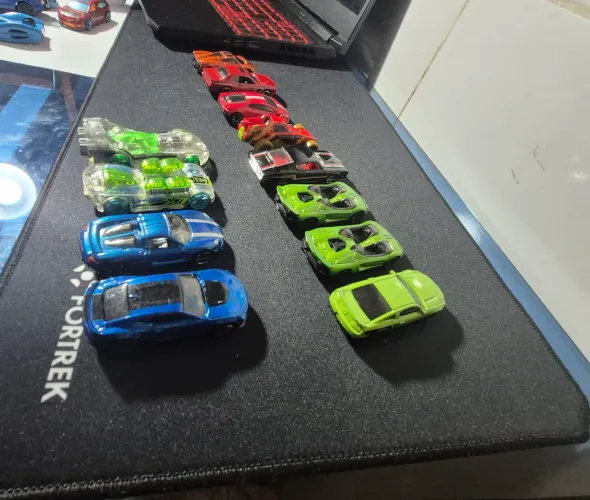 Lote Hot Wheels 11 Carrinhos - Lamborghini, Pagani, Porsche e Muscle Cars