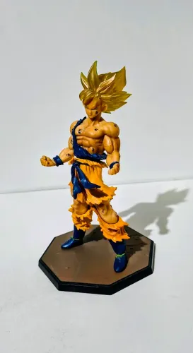 Goku Super Sayajin Saga freeza