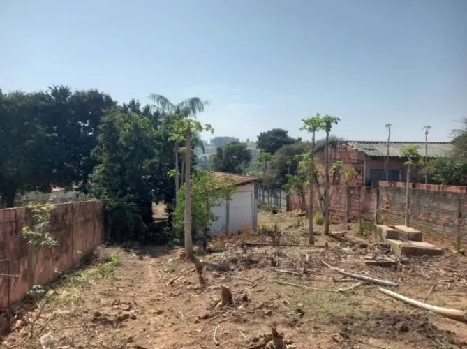 Ótimo terreno no centro em Bofete (18590-019)