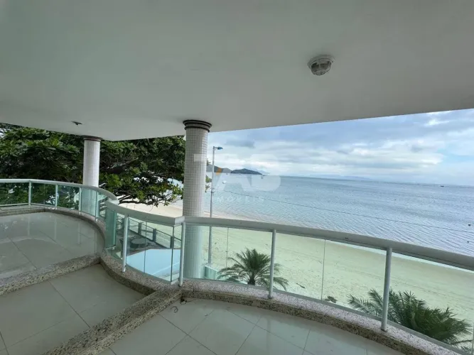 Casa de Alto Padrão com 5 Suítes Frente para o Mar