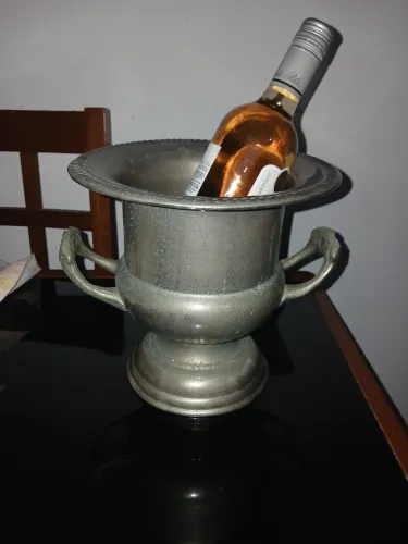 Champanheira de metal prateado antiga