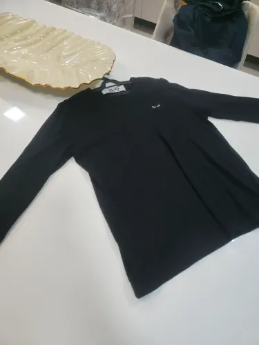 Comme Des Garcons Play Camiseta com patch de coracãd