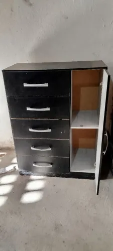 Cômoda 5 gavetas e 1 porta