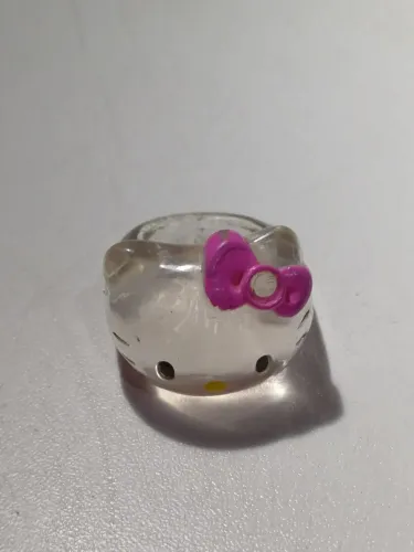 Anel de plástico rígido colecionável Hello Kitty