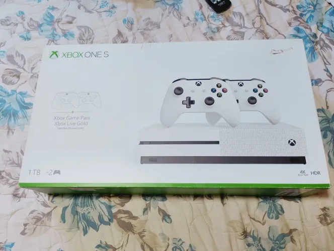Caixa d Xbox one S por 100